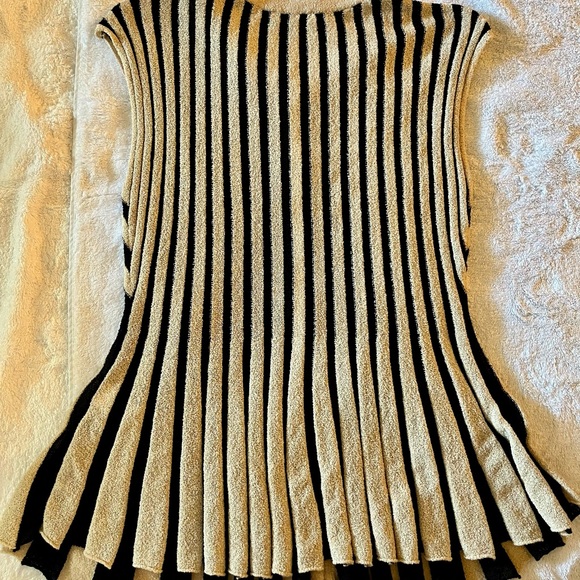 Zara - Size L
Striped Black and Tan (Taupe) Women's Knit Button Front Top - Picture 6 of 8